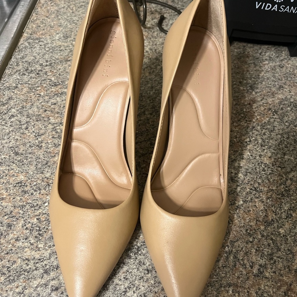 Gianni Bini Tan Pointed Toe Heels